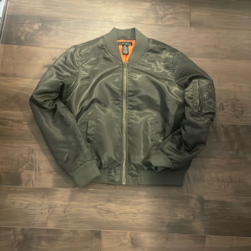 Bomber size medium olive green🥰